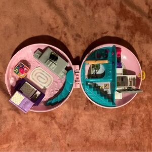Polly Pocket World Donut Pajama Party Compact Toy